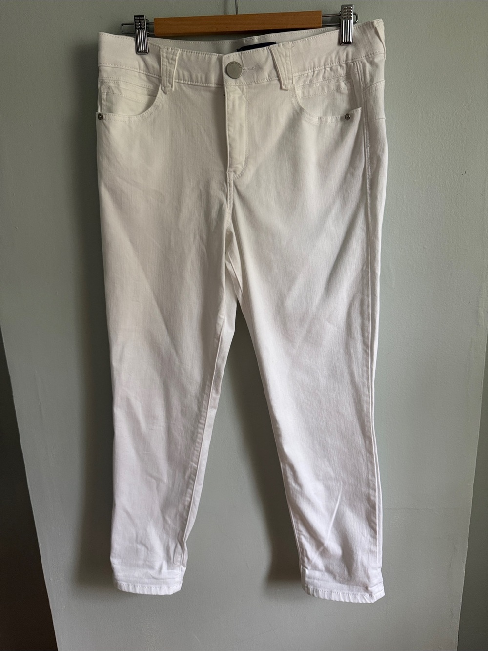 Democracy White Skinny Jeans - Clean Slim Fit